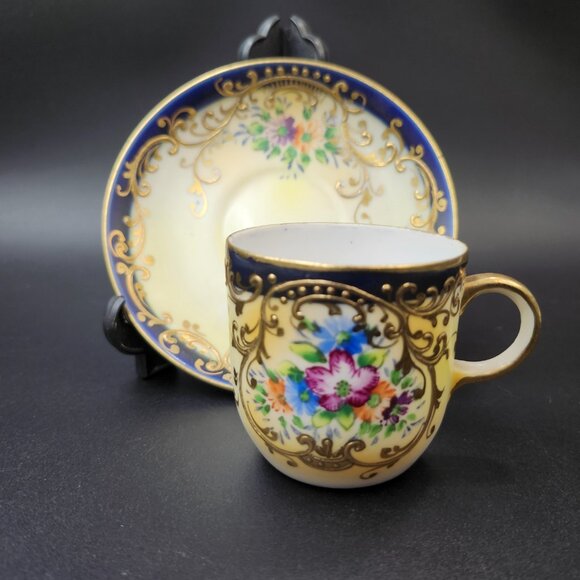 Vintage Porcelain Tea Set Handpainted w Heavy Gold Accents - Picture 10 of 12